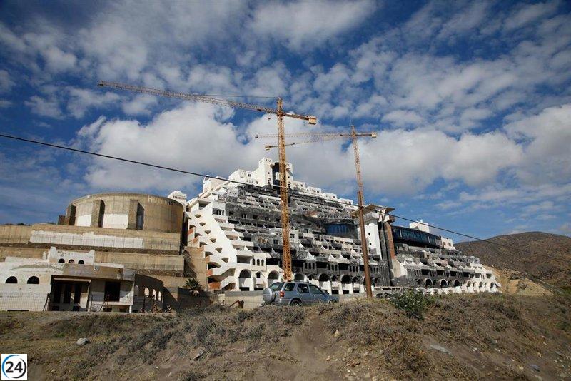 El Gobierno podría derribar solo la mitad del Algarrobico en caso de desacuerdo con la Junta, a pesar de lo irracional de la decisión.