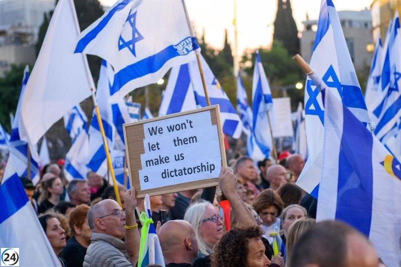 Cientos de miles se movilizan en Tel Aviv en rechazo a Netanyahu.