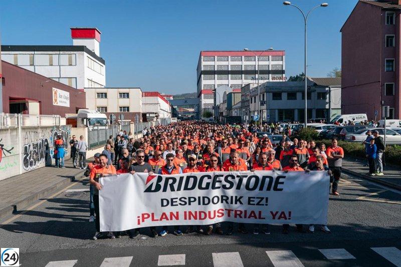 Protestas masivas en Basauri por los despidos en Bridgestone.