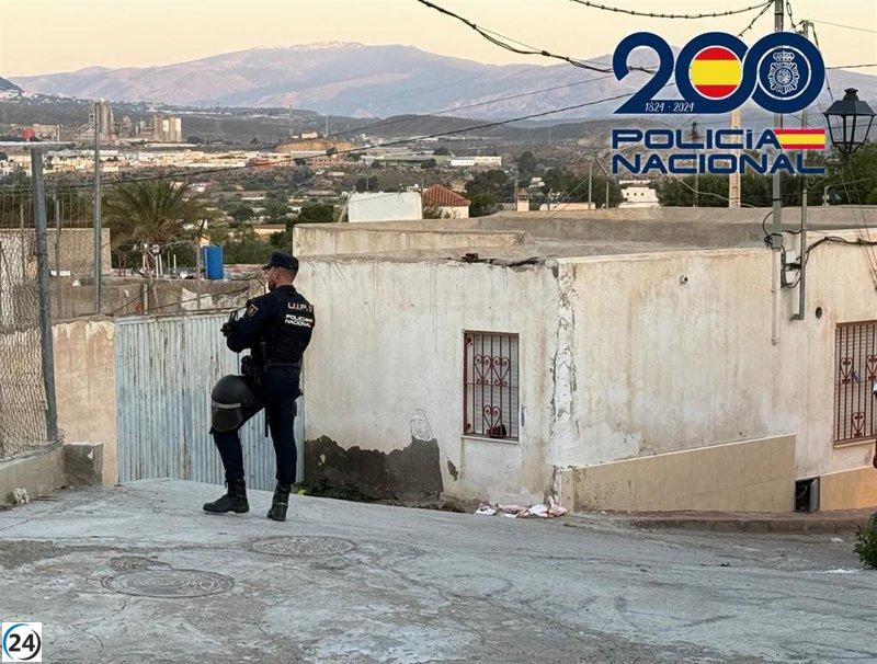 Operativo masivo en Pechina: 400 agentes luchan contra el tráfico de armas y drogas.