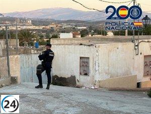 Operativo masivo en Pechina: 400 agentes luchan contra el tráfico de armas y drogas.