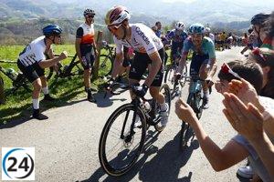 Grégoire se alza con la victoria en la etapa 3 de la Itzulia tras la descalificación de Aranburu.