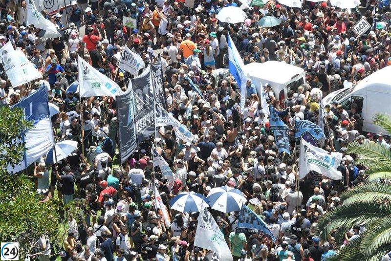 Milei se enfrenta al tercer paro nacional durante su gestión este jueves.