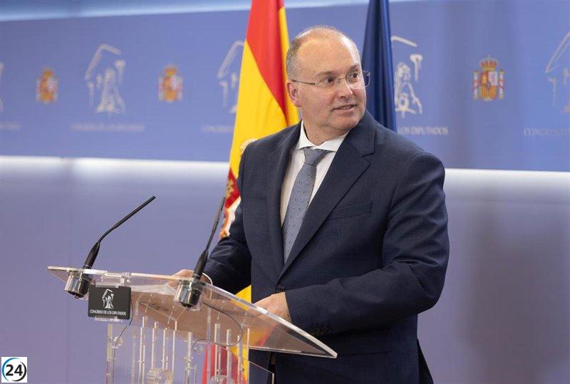 Tellado sugiere que Sánchez buscó distraerse en China tras el informe sobre Begoña Gómez.