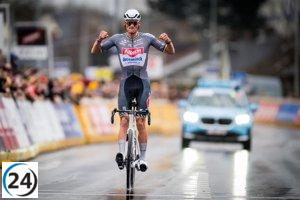 Van der Poel capitaliza el tropiezo de Pogacar y conquista su tercer París-Roubaix en fila.