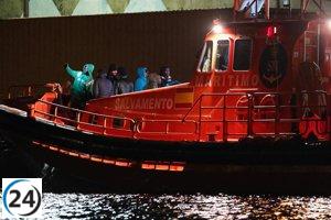 Fuerteventura recibe a 120 migrantes, incluidos 10 mujeres y 2 niños, en dos embarcaciones.