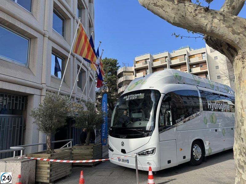 Irizar presenta su autobús de hidrógeno que logra 900 km de autonomía y se recarga en menos de 20 minutos.