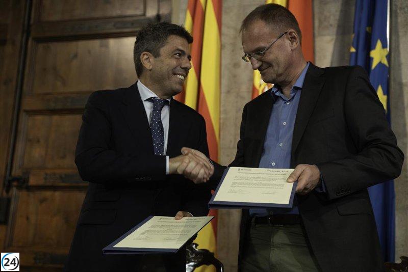 La gigafábrica de Sagunt avanza hacia su apertura en 2026 tras obtener la autorización ambiental integrada.