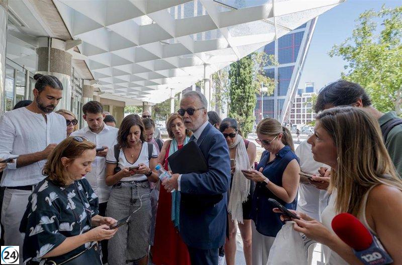 Juez Peinado sanciona a abogados de Begoña Gómez y Vox por violar normas de confidencialidad ante los medios.