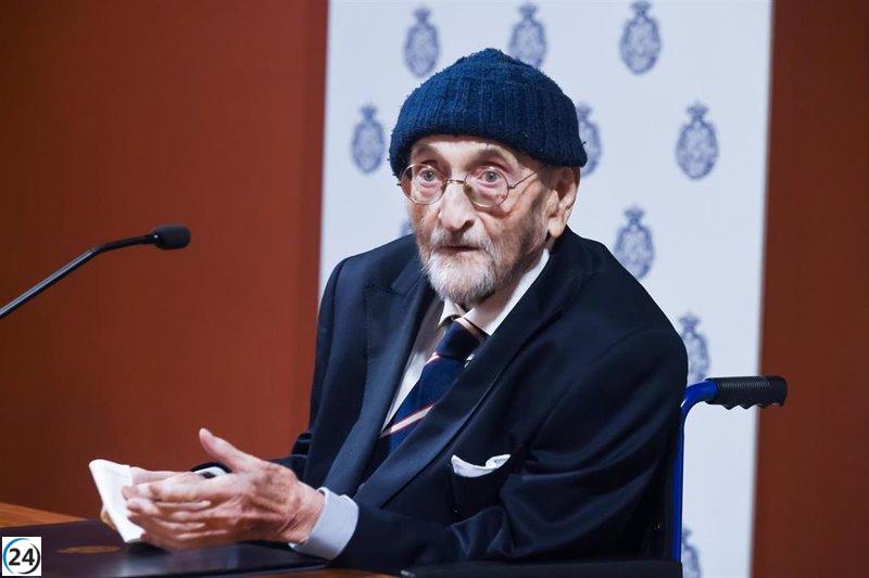 Álvaro Pombo dirigirá la Semana Cervantina con una reflexión sobre 'El licenciado Vidriera', en un evento destacado por la presencia de Vargas Llosa.
