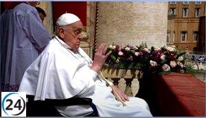 El Papa ofrece su bendición 'Urbi et Orbi' y celebra la Pascua desde el balcón de San Pedro.