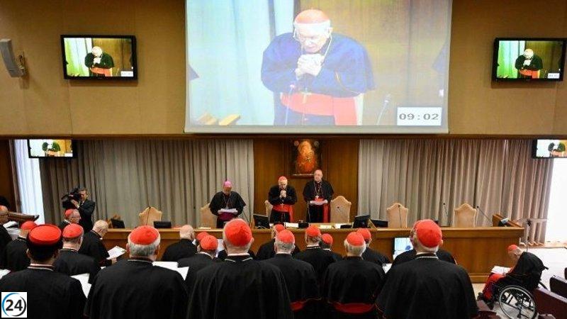 Alrededor de 60 cardenales se reúnen en la primera congregación general tras el fallecimiento del Papa Francisco.