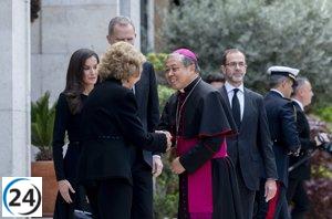 Los Reyes expresan sus condolencias por el Papa Francisco en la Nunciatura.