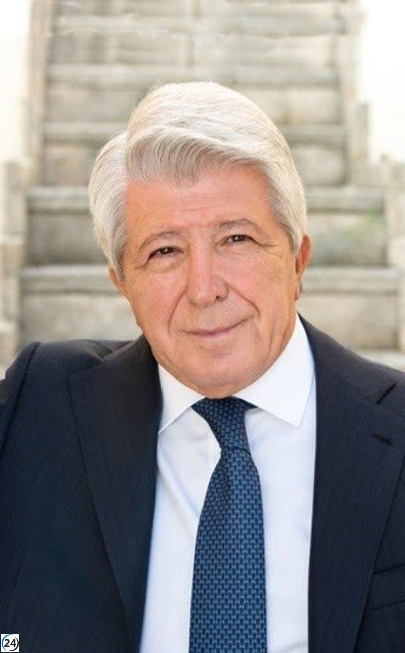 Enrique Cerezo recibe la Medalla de Oro de la Academia de Cine por su impacto positivo en el cine español.