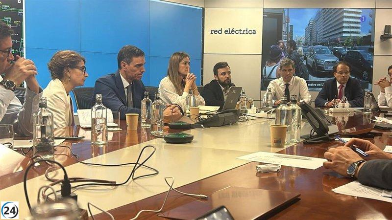 Sánchez, Montero y Aagesen visitan Red Eléctrica para evaluar la situación actual.