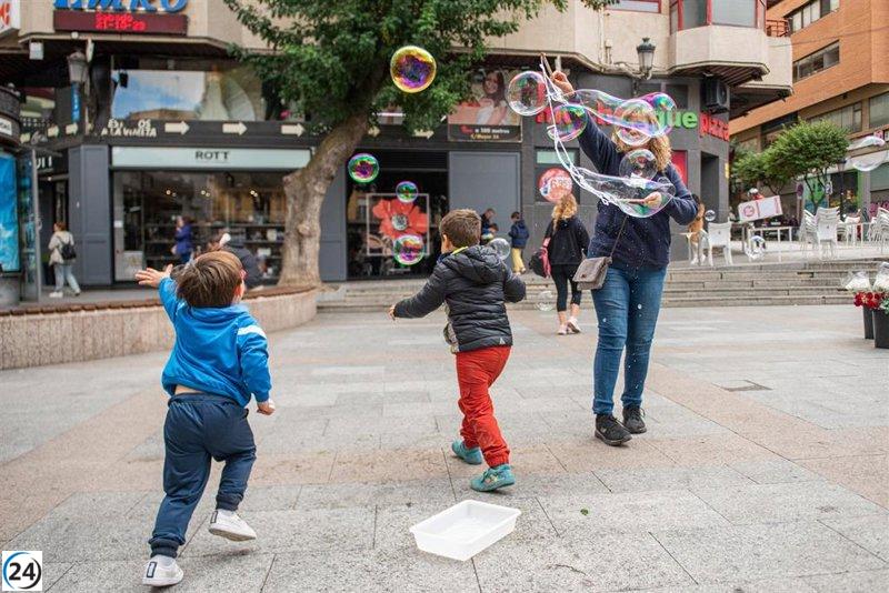 Más del 50% de las madres de familias numerosas reportan discriminación por su tamaño familiar.