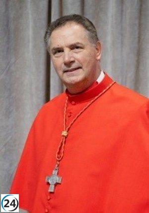 Cardenal español Fernádez Artime, aliado de Francisco, aboga por la educación juvenil en el Cónclave.