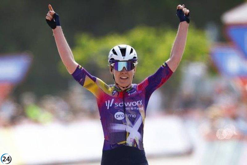 Anna van der Breggen regresa triunfante en Borja y transforma La Vuelta Femenina tras cuatro años fuera de las competencias.