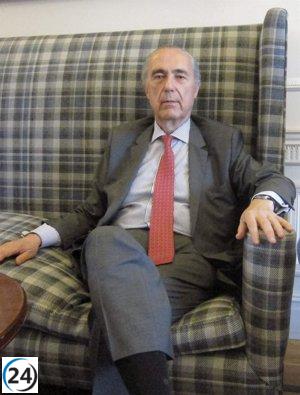 Luis Alberto de Cuenca recibe el XXXIV Premio Reina Sofía de Poesía Iberoamericana.