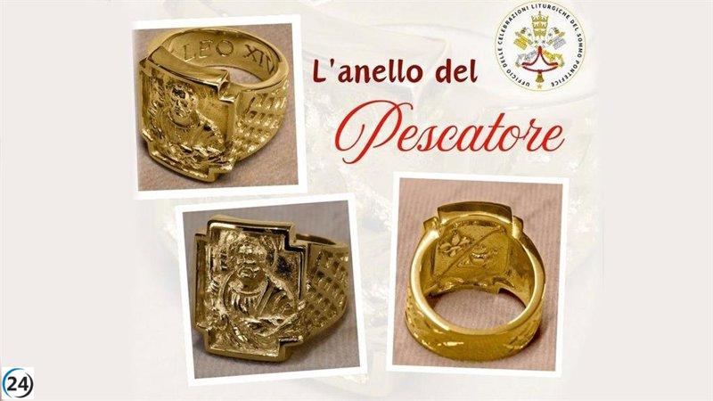 El Vaticano revela imágenes del Anillo del Pescador de León XIV.