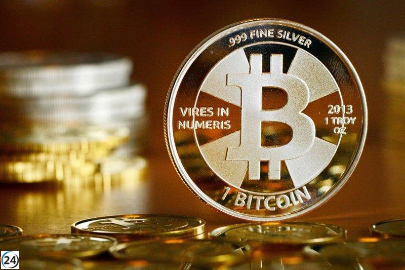 El bitcoin alcanza un récord histórico de 111.000 dólares tras un incremento del 3,5%.