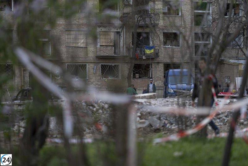 Rusia bombardea Kiev, dejando ocho heridos en la ciudad ucraniana.