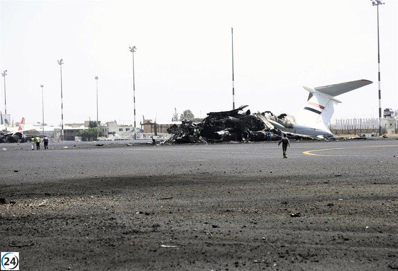 Israel lanza ataques aéreos contra el aeropuerto de Saná, Yemen.