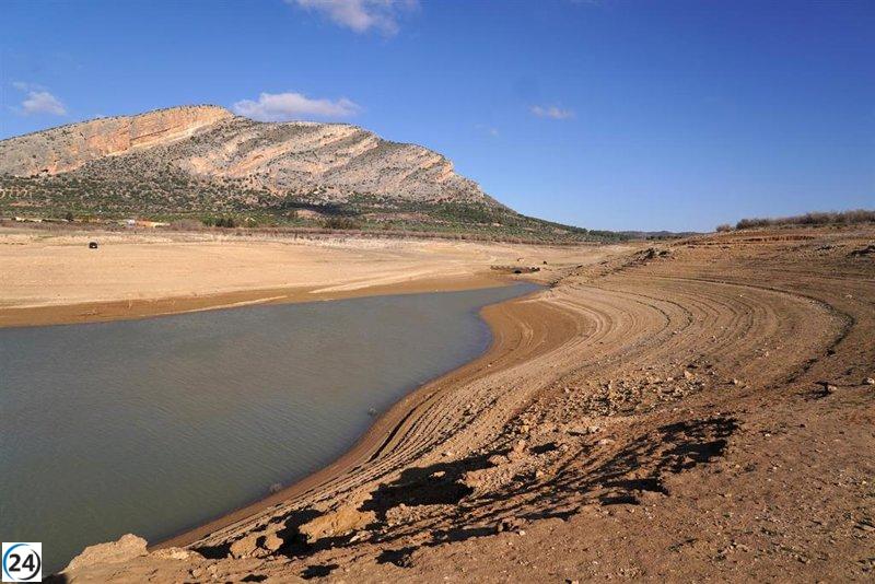 El cambio climático provoca un mes adicional de calor extremo en 2024, afectando a 4.000 millones de personas, revela un estudio.