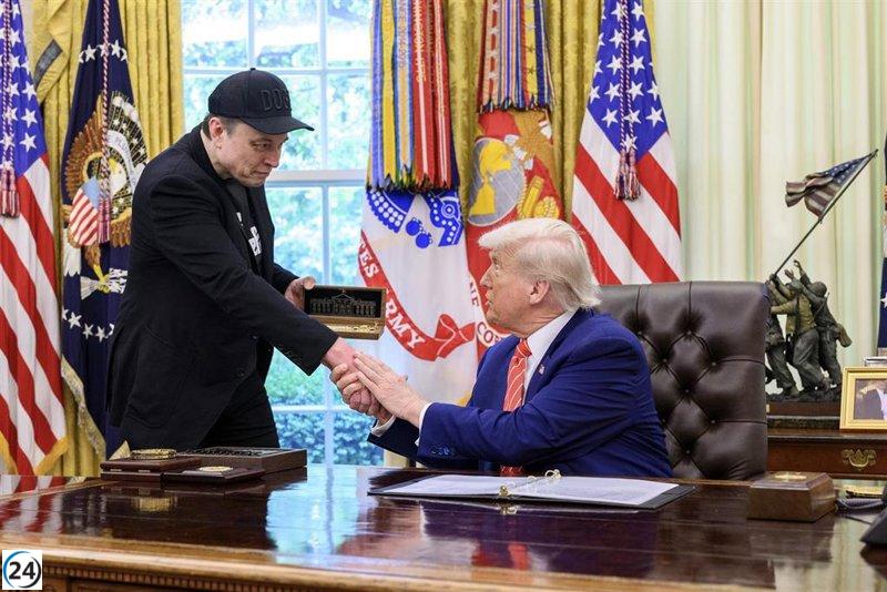 Musk critica acerbamente a Trump y tilda de