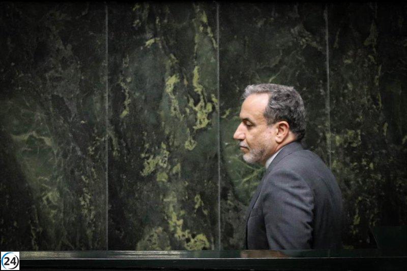 Araqchi denuncia a EE. UU. por su papel en los ataques de Israel y advierte sobre las repercusiones.