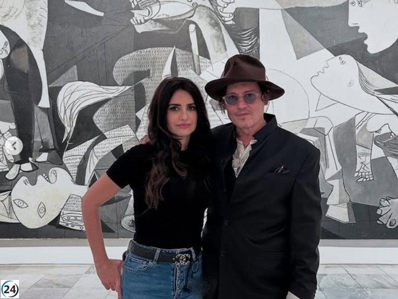 Penélope Cruz recibe a Johnny Depp en Madrid ante el icónico Guernica.