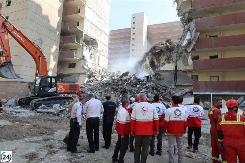 Televisión iraní reporta 60 fallecidos, incluidos 20 menores, tras ataque israelí en Teherán.