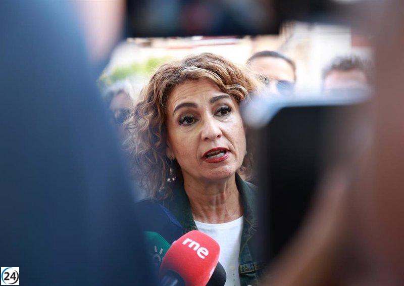 Montero expresa su desconfianza hacia Cerdán y asegura que hay razones suficientes para mantener al Gobierno en el poder.