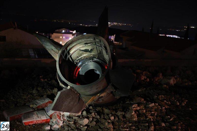 Israel lleva a cabo ofensiva en Irán, que responde con misiles.