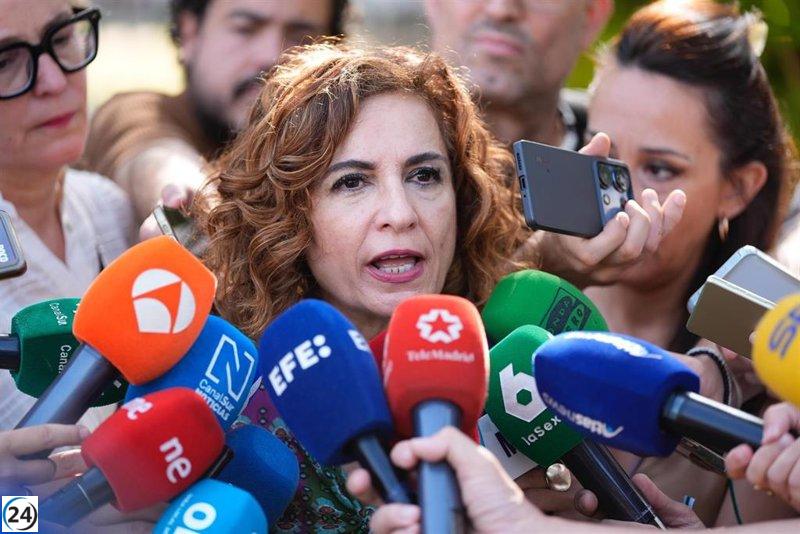 Montero exige rapidez judicial y evita comentar sobre Ábalos y Cerdán al no formar parte del PSOE.