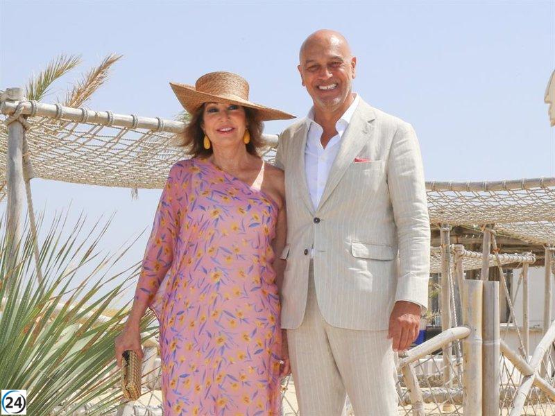 Ana Rosa Quintana revela un inesperado detalle sobre su vestido en la boda de su hijo.