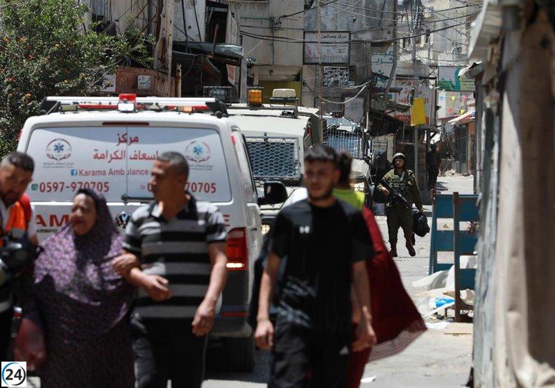 Civilistas israelíes invaden la Tumba de José en Nablús, Cisjordania.
