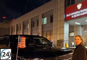 La embajadora estadounidense deja Rusia en un contexto de diálogos entre Washington y Moscú.