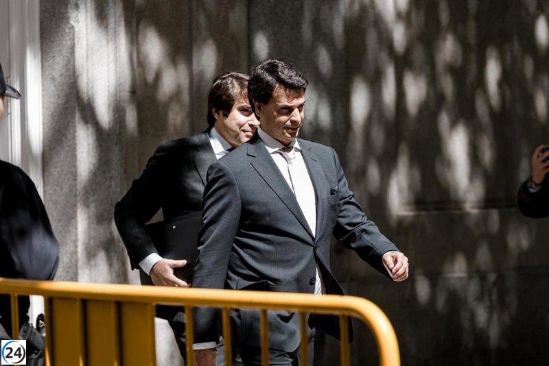 La magistrada solicita a la UCO que investigue la relación de la pareja de Ayuso.