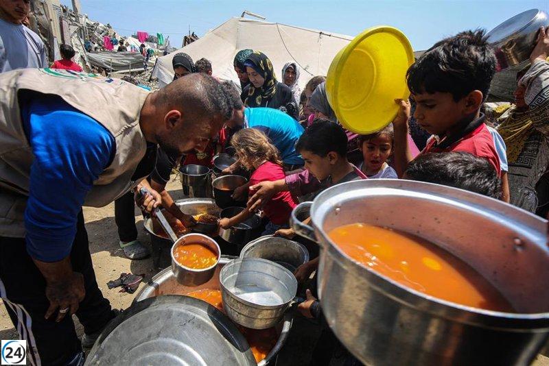 Israel niega acusaciones de disparos indiscriminados contra palestinos en áreas de asistencia humanitaria.