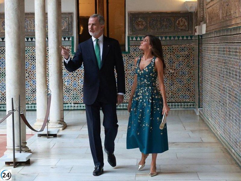 La Reina Letizia brilla en Sevilla con un deslumbrante vestido de Carolina Herrera en cena de la ONU.