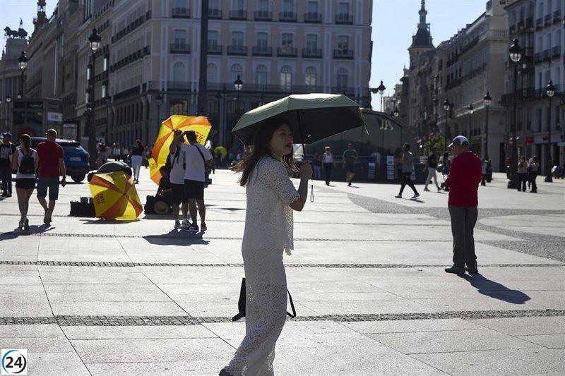 Las 17 comunidades autónomas permanecen bajo alerta por la ola de calor en su segundo día.