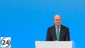 Guindos anticipa estancamiento en la eurozona y cuestiona el impacto de posibles recortes en los tipos de interés.