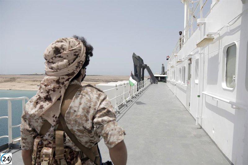 Israel ataca puertos y plantas eléctricas en Yemen.