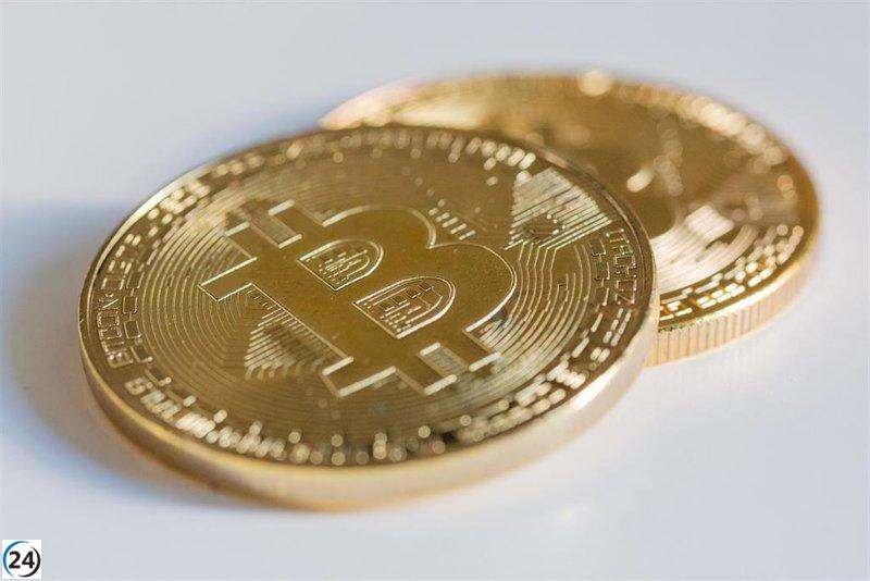El bitcoin alcanza un nuevo récord histórico al subir un 4%, llegando a los 119,000 dólares.