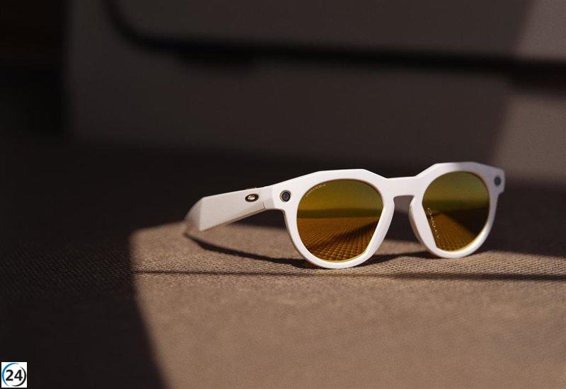 Las innovadoras gafas deportivas Oakley Meta HSTN con tecnología de inteligencia artificial ya se pueden reservar en España.