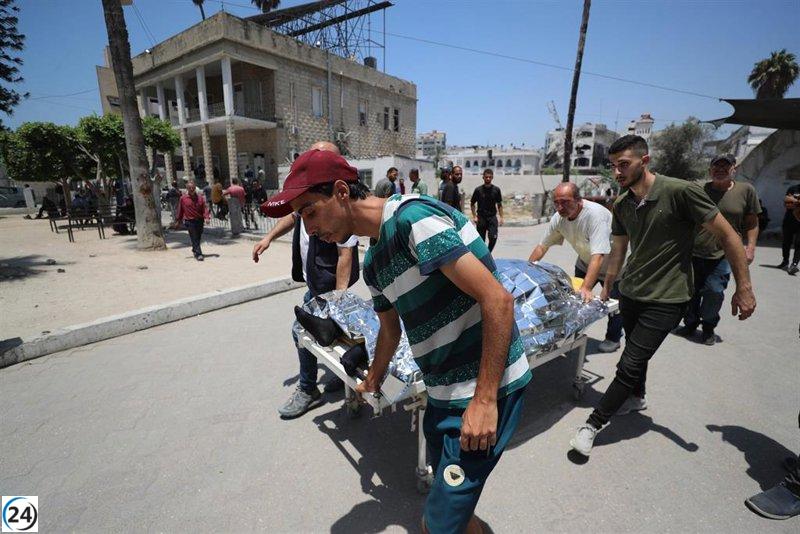 El Papa urge a Netanyahu a salvaguardar lugares sagrados y la vida de todos tras el ataque a la Sagrada Familia en Gaza.