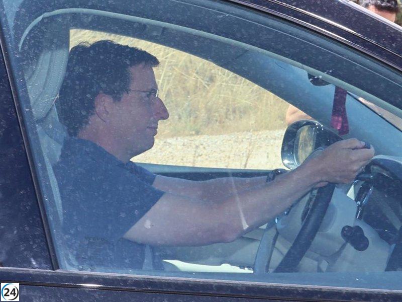 Martínez-Almeida y Urquijo dan la bienvenida a su hijo Lucas en un íntimo bautizo familiar.