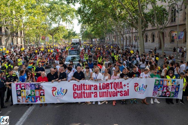 El Ayuntamiento cifra en 150.000 asistentes la multitudinaria marcha del Pride en Barcelona.