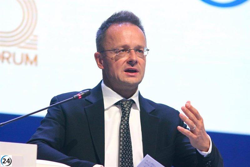 Hungría busca acuerdos con Rusia y Serbia para un nuevo oleoducto, criticando la gestión de la UE.